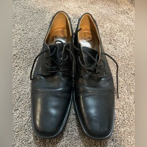 Clarks men’s dress shoe size 10 1/2 only worn once.